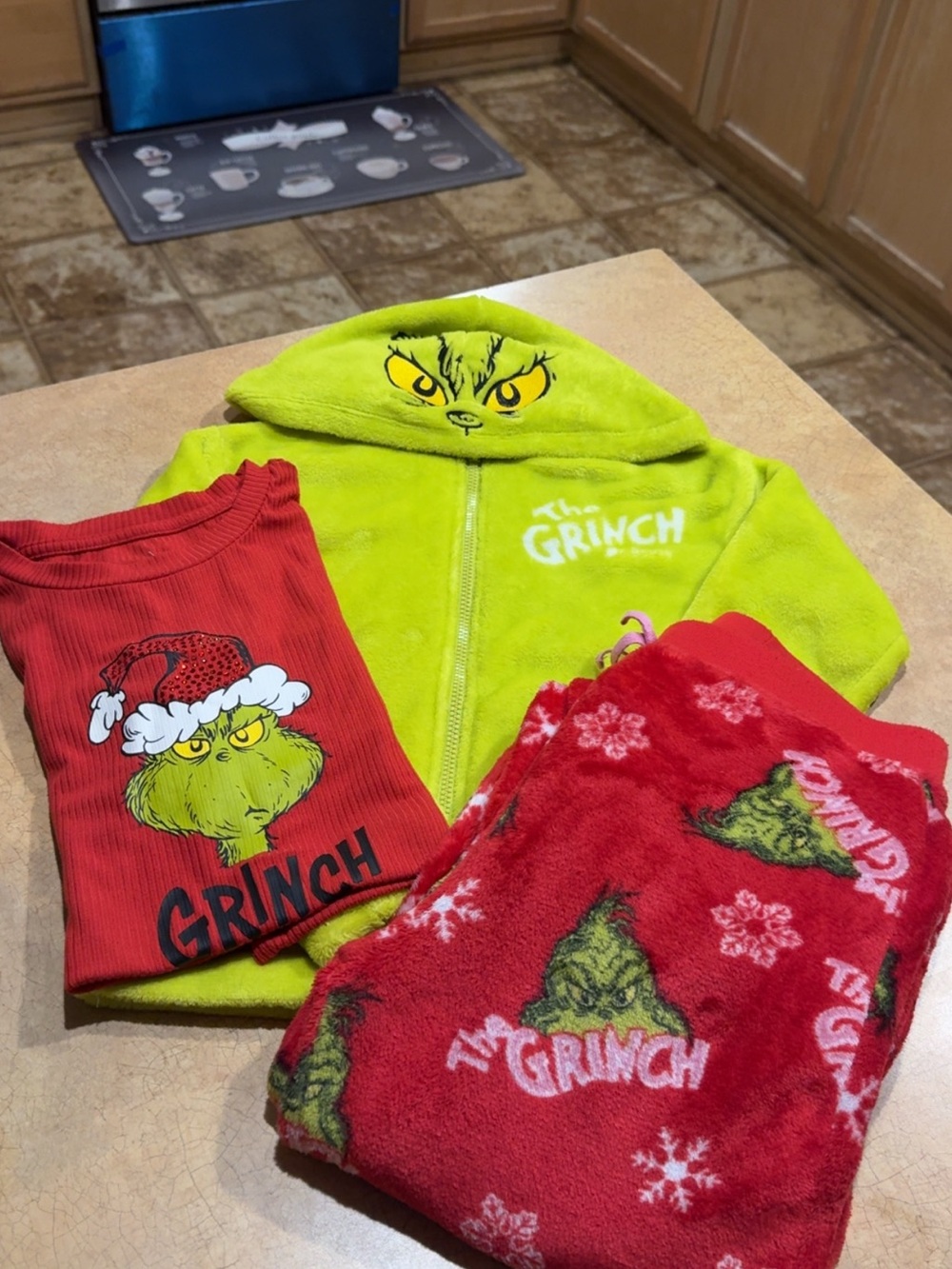 The Grinch Kids' Hoodie & Pajama Set - Green & Red